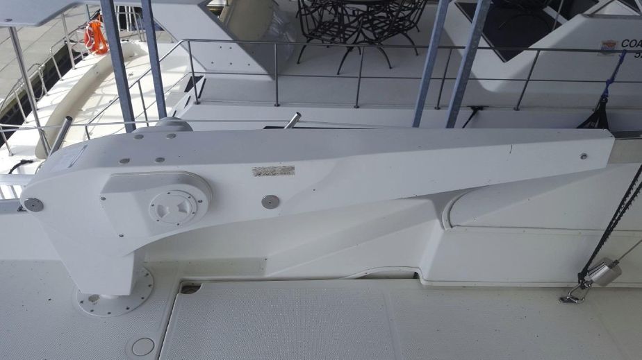 The hydraulic davit which goes up and down and rotates via her control unit. This is NOT the davit that has issues in the Bayliner 4788's. Repeat- NOT.